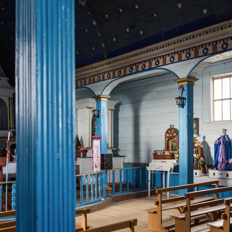 Las columnas de la iglesia de Apiao, Chiloé