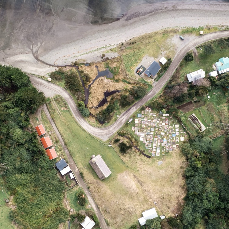 El conjunto de la iglesia de Caulín, Chiloé