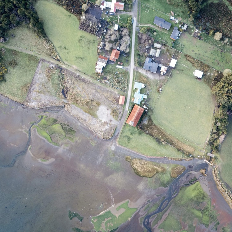 El conjunto de la iglesia de Chullec, Chiloé