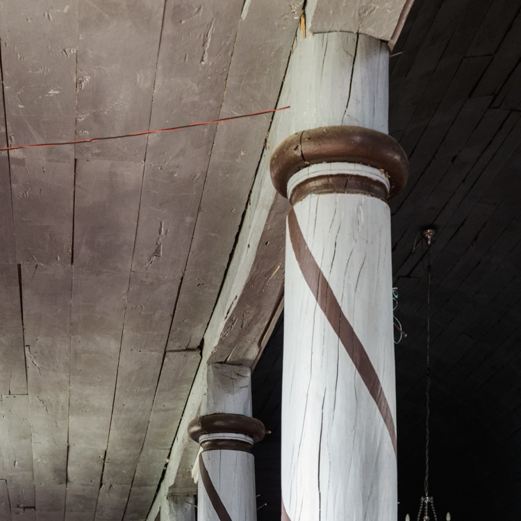 Las columnas de la iglesia de Compu, Chiloé