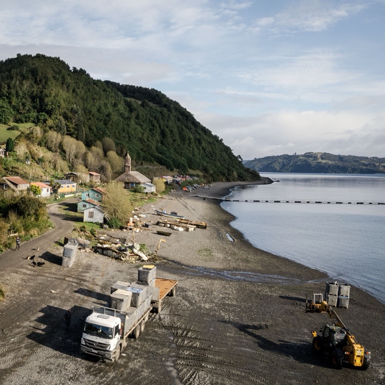 El paisaje de la iglesia de Huyar Bajo, Chiloé
