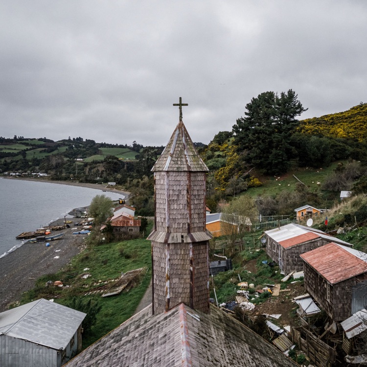 La torre de la iglesia de Huyar Bajo, Chiloé