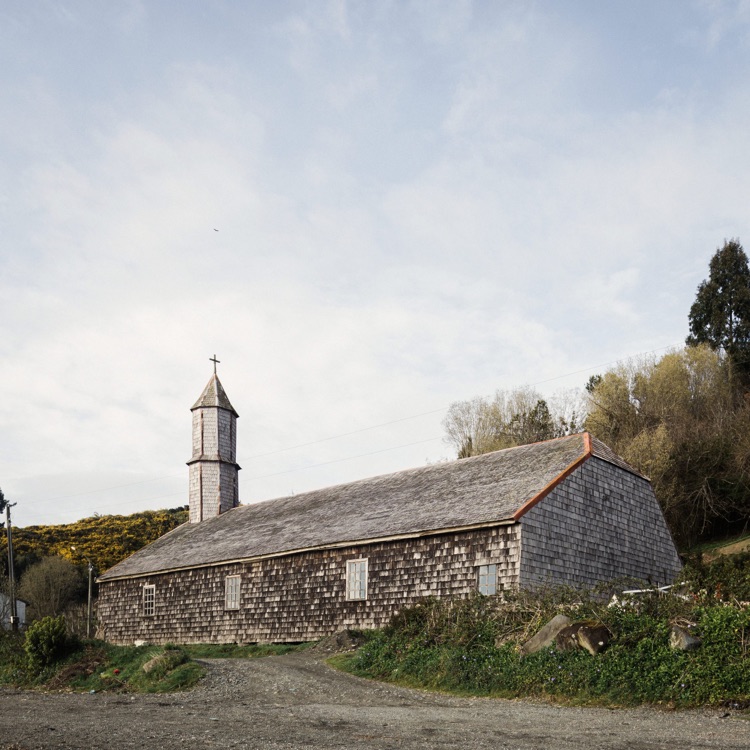 La volumetría de la iglesia de Huyar Bajo, Chiloé