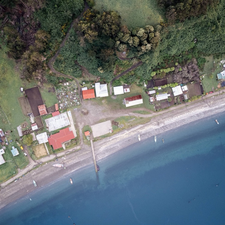 El conjunto de la iglesia de Llingua, Chiloé