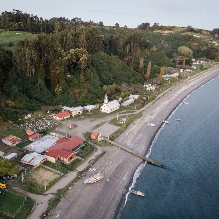 El paisaje de la iglesia de Llingua, Chiloé
