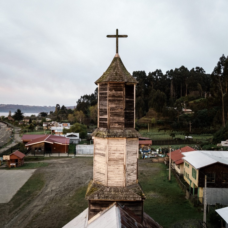 La torre de la iglesia de Llingua, Chiloé