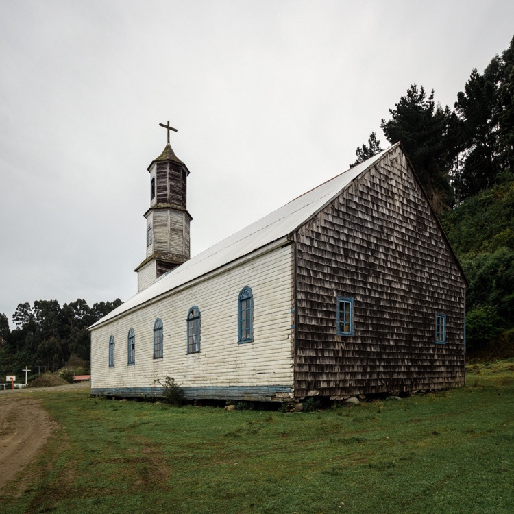 La volumetría de la iglesia de Llingua, Chiloé