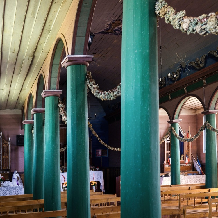 Las columnas de la iglesia de Puchilco, Chiloé