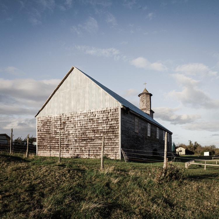 La volumetría de la iglesia de Puchilco, Chiloé